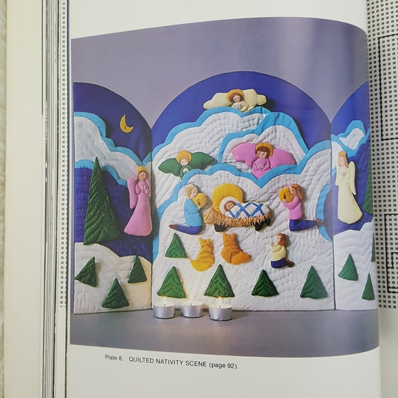 Erica Wilsons Christmas World Craft Project Book - Picture 6 of 16